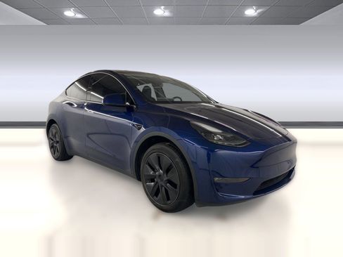 Used 2024 Tesla Model Y Long Range AWD/4WD image 7