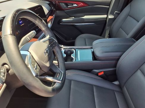 Used 2025 Chevrolet Traverse Z71 w/ Enhanced Driving Package AWD/4WD image 17