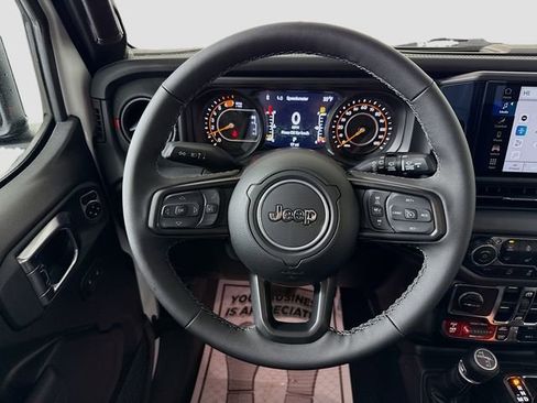 New 2025 Jeep Wrangler Unlimited Rubicon w/ Convenience Group AWD/4WD image 11