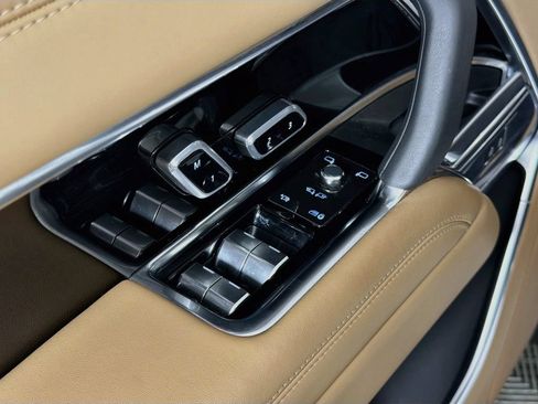 Certified 2025 Land Rover Range Rover SE AWD/4WD image 18