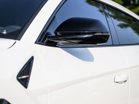 Used 2025 Lamborghini Urus SE AWD/4WD image 76