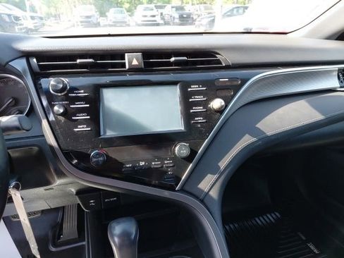 Used 2018 Toyota Camry SE image 10