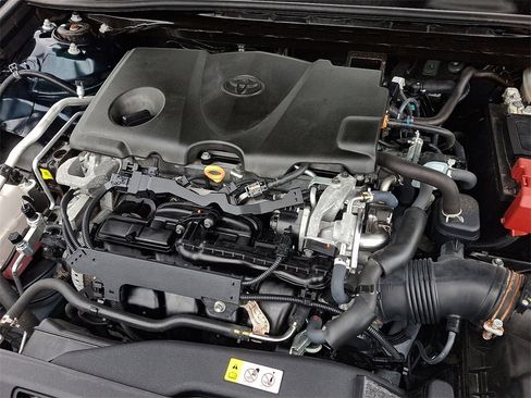 Used 2020 Toyota Camry LE image 28