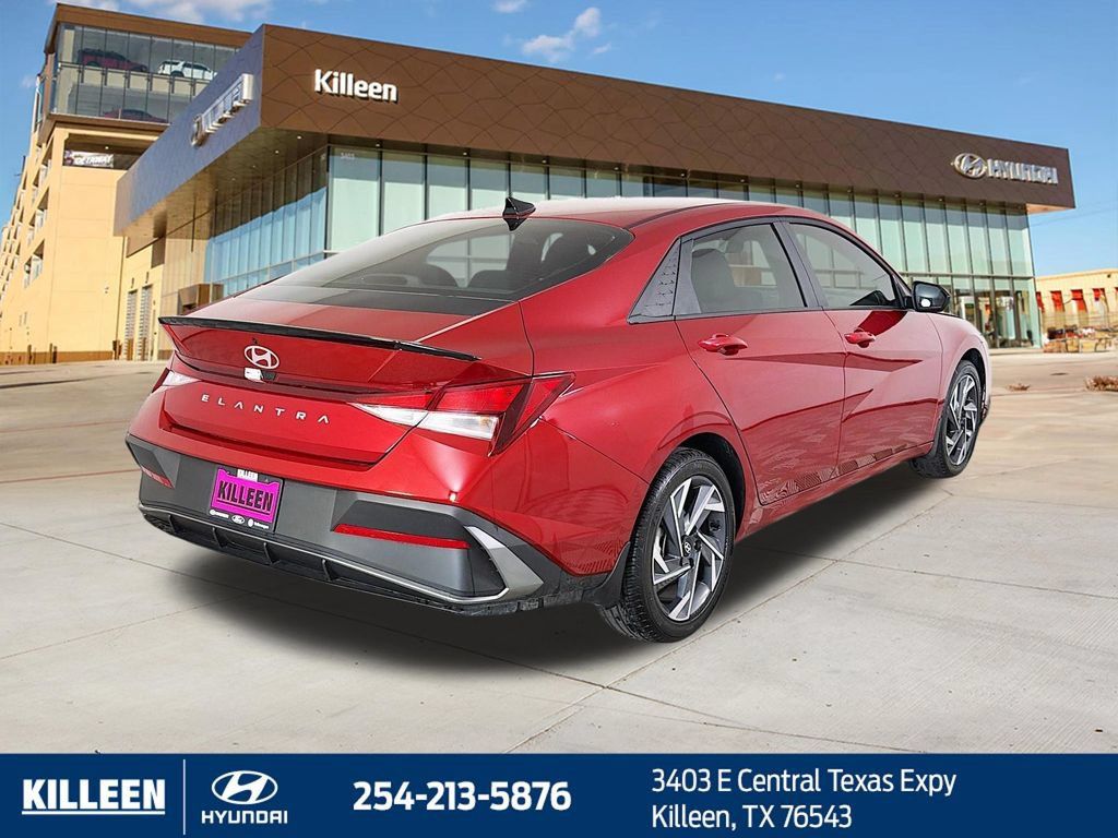 Used 2025 Hyundai Elantra Sport FWD image 9