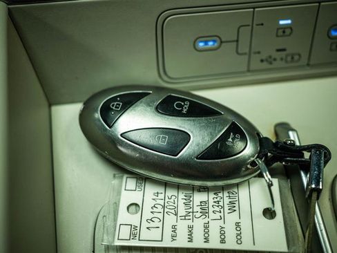 Used 2025 Hyundai Santa Fe SEL FWD image 24