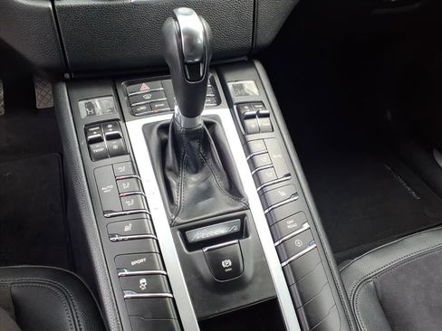Used 2015 Porsche Macan S image 8