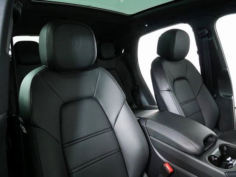 New 2026 Porsche Cayenne Coupe image 25