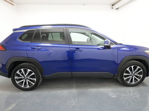 Used 2022 Toyota Corolla Cross XLE w/ Convenience Package AWD/4WD image 10