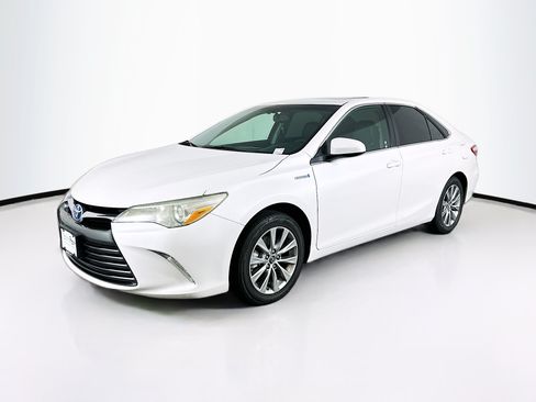Used 2017 Toyota Camry XLE w/ Moonroof Package FWD image 3