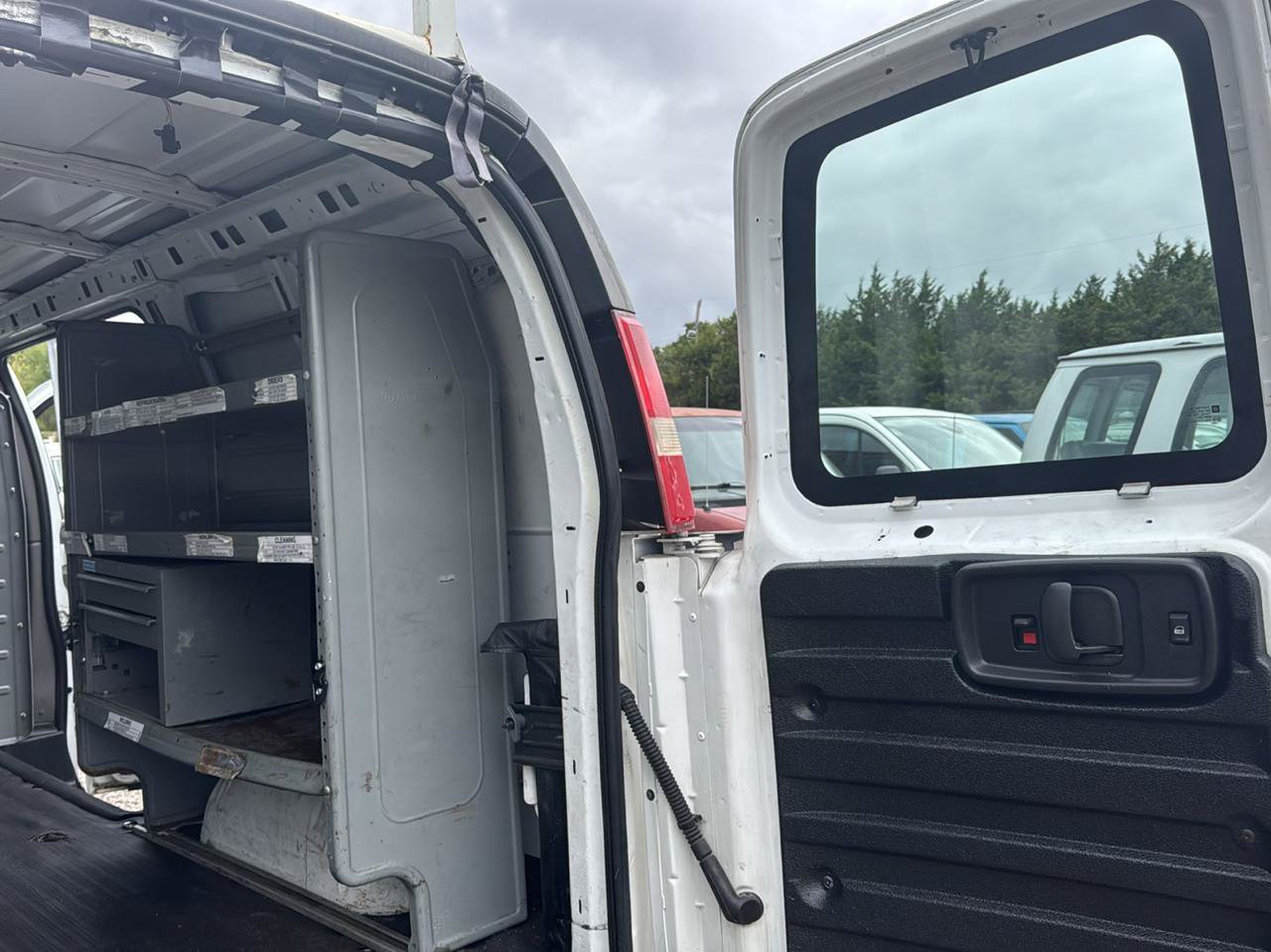 Used 2017 Chevrolet Express 2500 RWD image 22