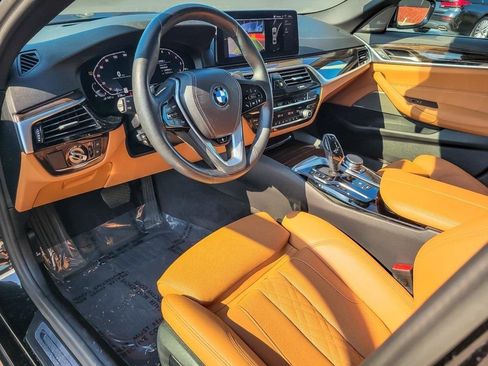 Used 2023 BMW 530e xDrive w/ Premium Package image 9