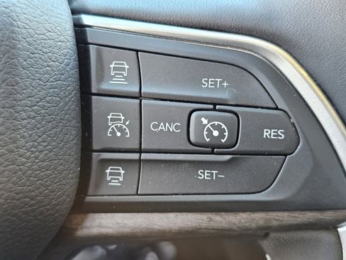 Certified 2023 Jeep Grand Cherokee 4WD 4xe w/ Luxury Tech Group II image 16