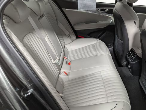 Used 2023 Genesis G70 2.0T w/ Sport Prestige Package image 38