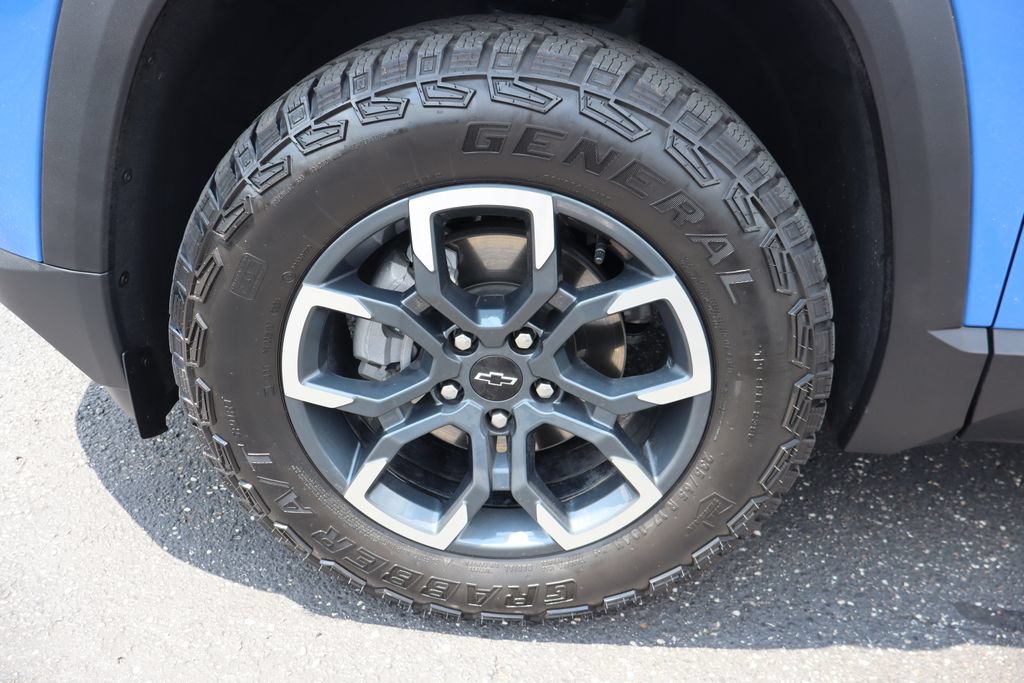 Used 2025 Chevrolet Equinox ACTIV w/ Safety and Technology Package FWD image 39