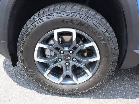 Used 2025 Chevrolet Equinox ACTIV w/ Safety and Technology Package FWD image 39