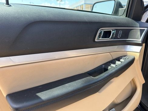 Used 2017 Ford Explorer XLT w/ Equipment Group 202A FWD image 11