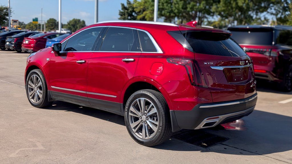 Used 2021 Cadillac XT5 Premium Luxury FWD image 4