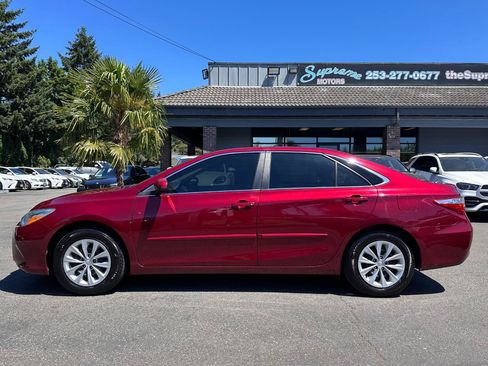 Used 2017 Toyota Camry LE FWD image 3