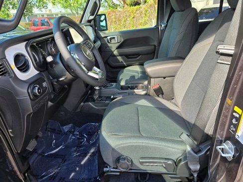 New 2025 Jeep Wrangler Unlimited Sahara w/ Safety Group AWD/4WD image 15