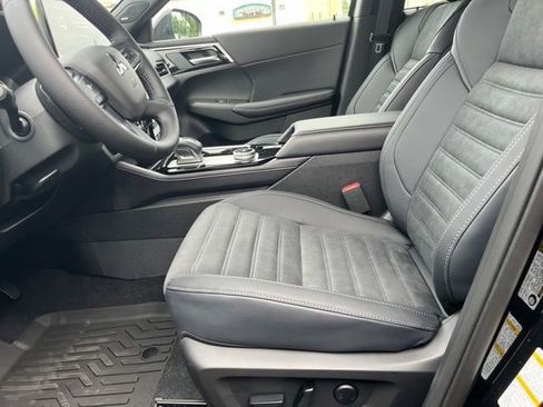 New 2026 Mitsubishi Outlander LE FWD image 8