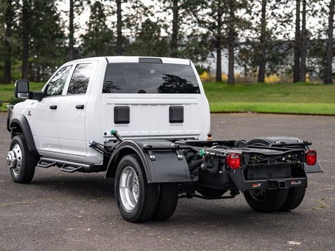 Used 2024 RAM 5500 Tradesman w/ Chrome Appearance Group image 3