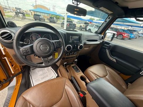Used 2014 Jeep Wrangler Unlimited Sahara w/ Connectivity Group AWD/4WD image 16