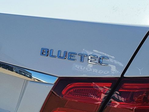 Used 2014 Mercedes-Benz E 250 BlueTEC Sedan image 30