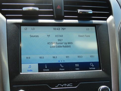 Used 2020 Ford Fusion SE image 30