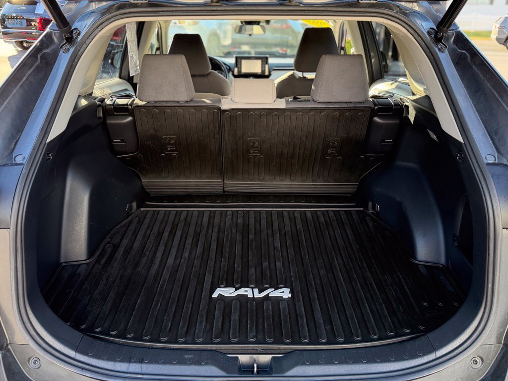 Used 2020 Toyota RAV4 XLE w/ Convenience Package AWD/4WD image 5