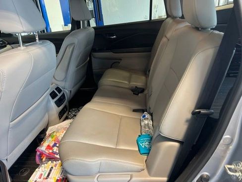 Used 2017 Honda Pilot Touring image 11
