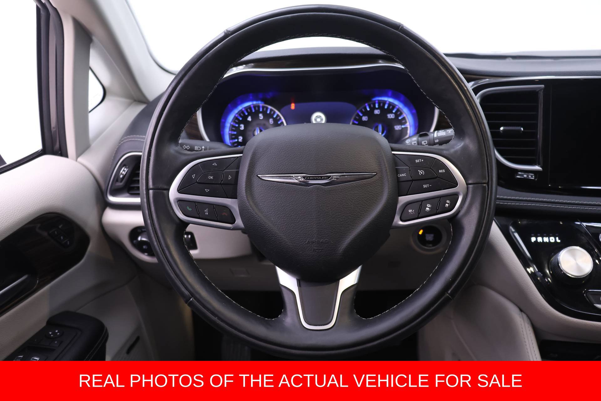 Used 2022 Chrysler Pacifica Limited w/ Uconnect Theater Family Group AWD/4WD image 14