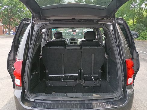 Used 2016 Dodge Grand Caravan SXT FWD image 15