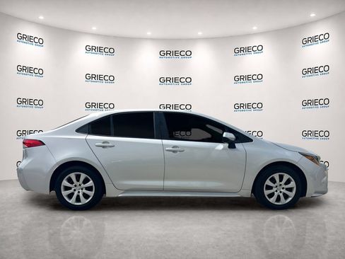 Used 2021 Toyota Corolla LE FWD image 3