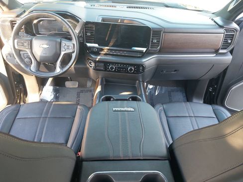 Used 2024 Chevrolet Silverado 2500 High Country w/ Technology Package AWD/4WD image 9