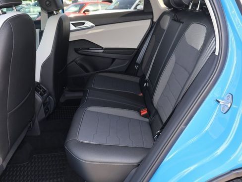 New 2025 Volkswagen Taos SE image 13