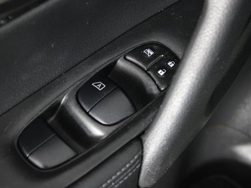 Used 2019 Nissan Rogue S FWD image 21