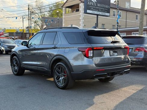 Used 2025 Ford Explorer ST-Line w/ ST-Line Street Pack image 9