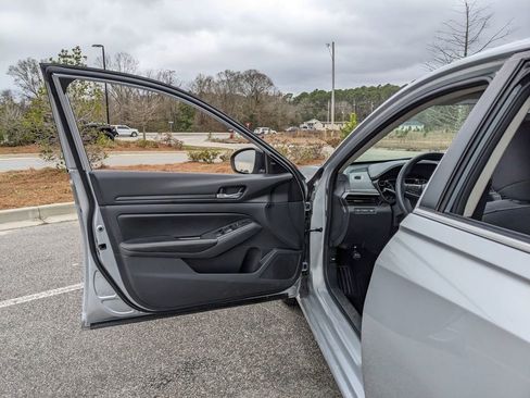 Used 2024 Nissan Altima 2.5 SV image 51