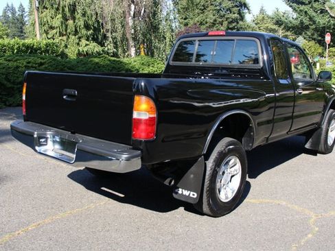 Used 1998 Toyota Tacoma 4x4 Xtracab w/ Convenience Pkg image 3