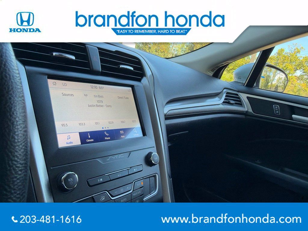 Used 2020 Ford Fusion SE FWD image 18