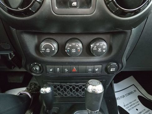 Used 2017 Jeep Wrangler Unlimited Sahara AWD/4WD image 22