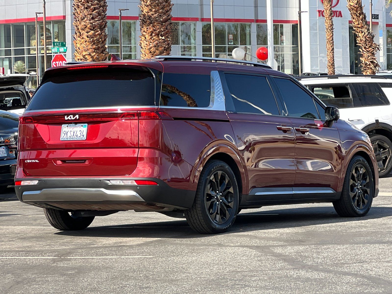 Certified 2024 Kia Carnival SX FWD image 3
