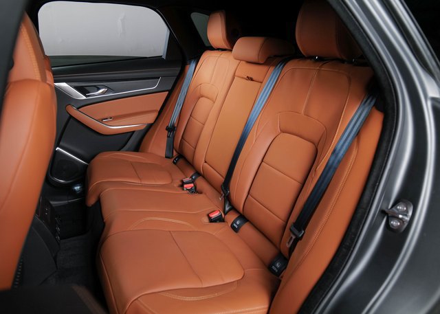 Certified 2025 Jaguar F-PACE R-Dynamic S AWD/4WD image 5