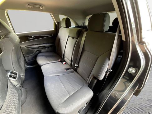Used 2020 Kia Sorento LX FWD image 22