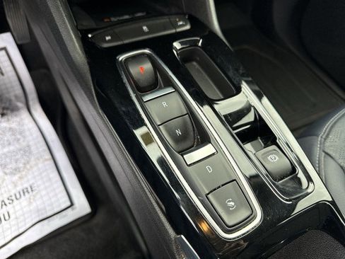 Certified 2022 Chevrolet Bolt EUV LT w/ Convenience Package image 20