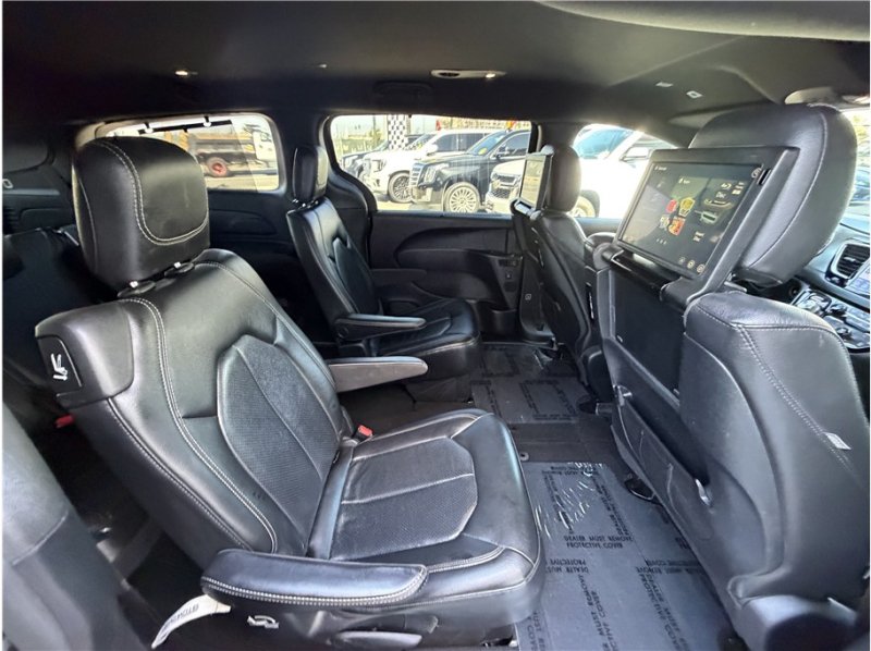 Used 2019 Chrysler Pacifica Touring-L Plus w/ Advanced Safetytec Group FWD image 28