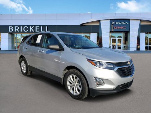 Used 2021 Chevrolet Equinox LS image 2