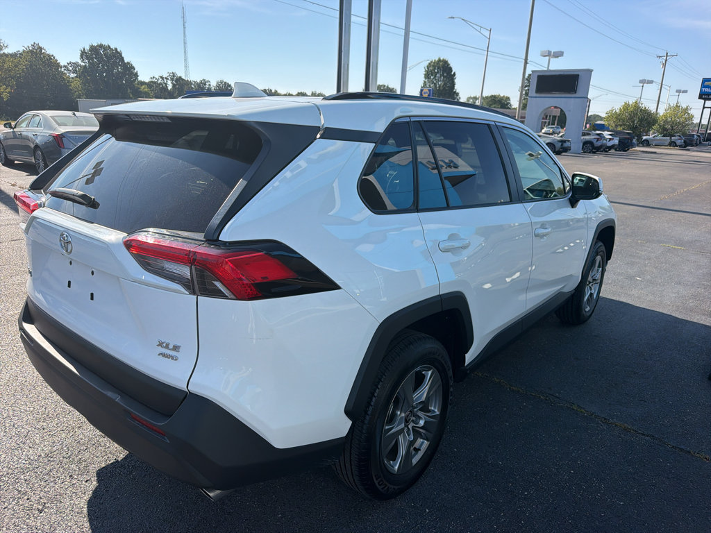 Used 2025 Toyota RAV4 XLE AWD/4WD image 4