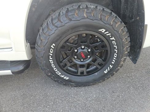 Used 2017 Toyota 4Runner 4WD image 10