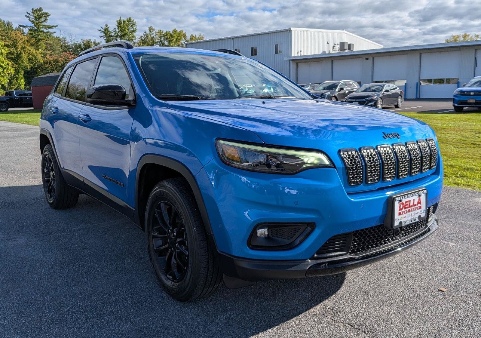 Used 2023 Jeep Cherokee Altitude Lux w/ Lux Elite Package AWD/4WD image 3